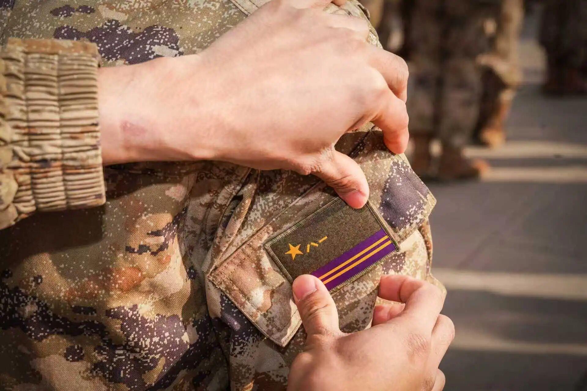 视频丨今起，我军四大战略兵种军旗臂章正式启用