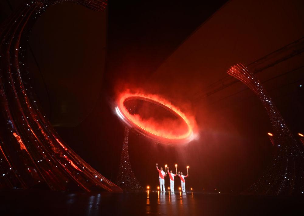 以习近平同志为核心的党中央2025年治国理政纪实