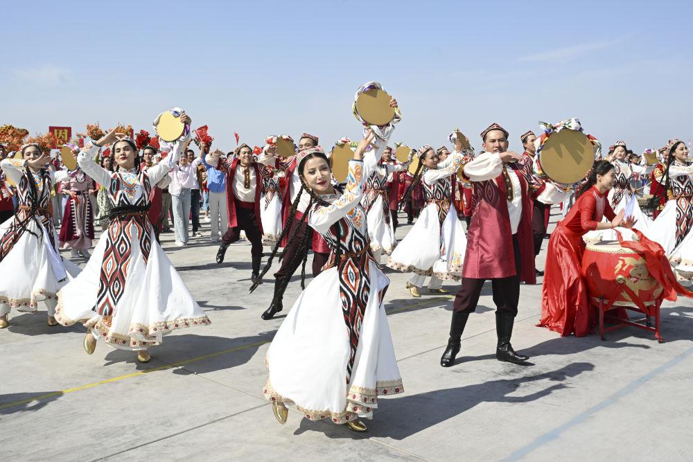 以习近平同志为核心的党中央2025年治国理政纪实