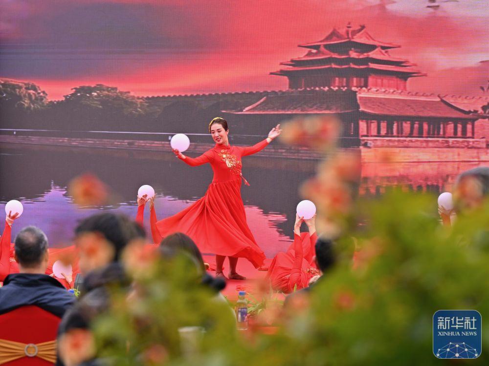 福州：文艺汇演庆新年