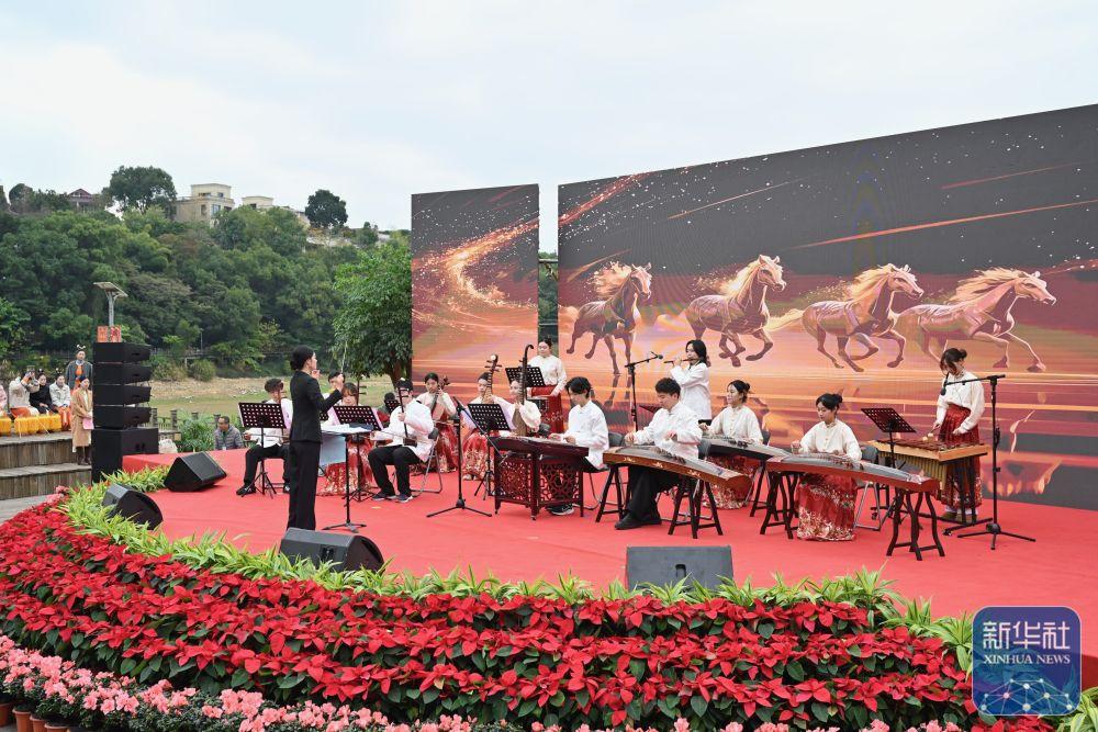 福州：文艺汇演庆新年