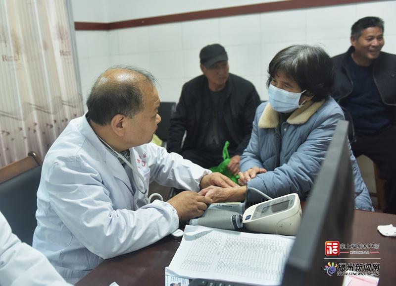 县在发生|这些城里的专家,为啥总往山里跑?原因太暖了→ 县在发生|这些城里的专家,为啥总往山里跑?原因太暖了→