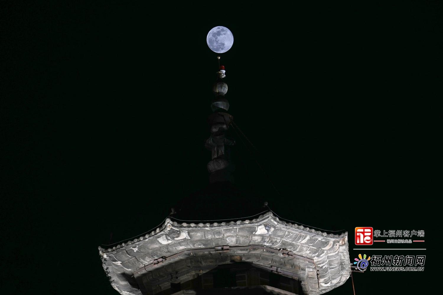 看！2026年首个“超级月亮”，“落”在了福州的屋檐上！