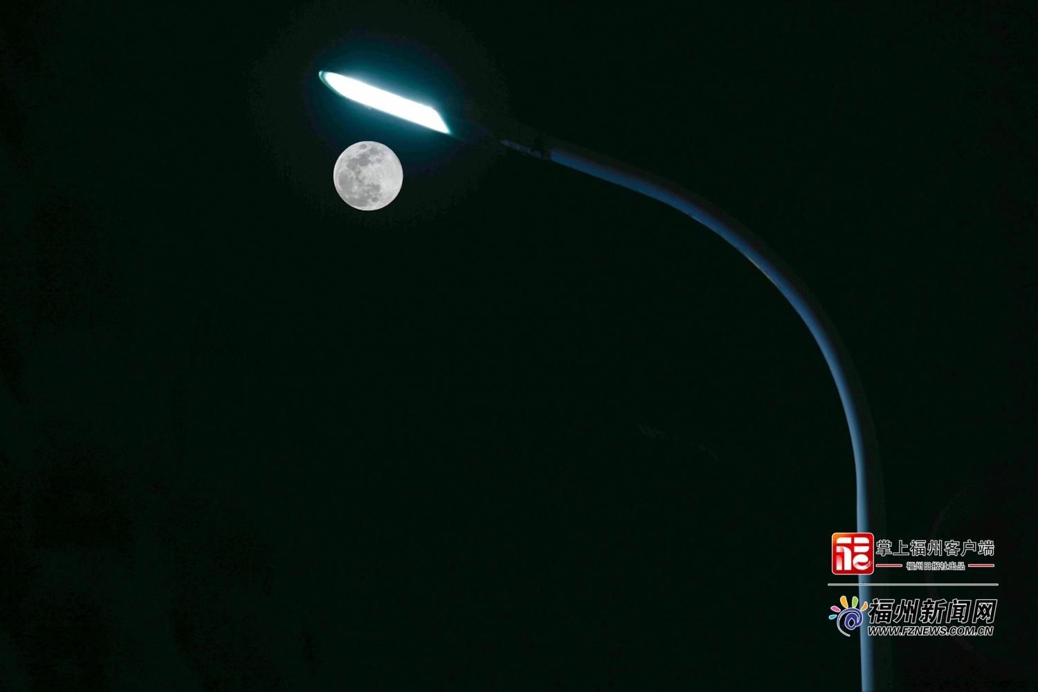 看！2026年首个“超级月亮”，“落”在了福州的屋檐上！