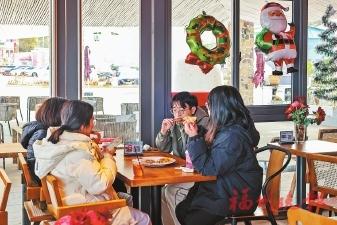 连江同心村鲍鱼披萨受青睐