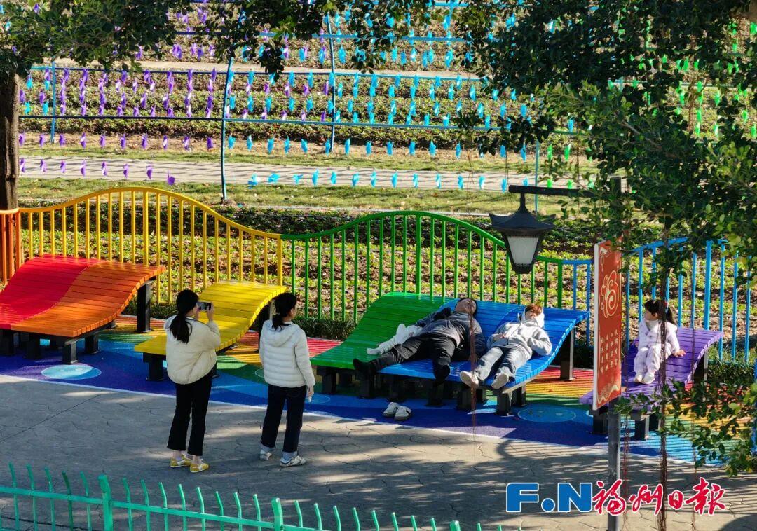 地铁直达！福州知名公园大升级！七彩“躺平椅”火了！