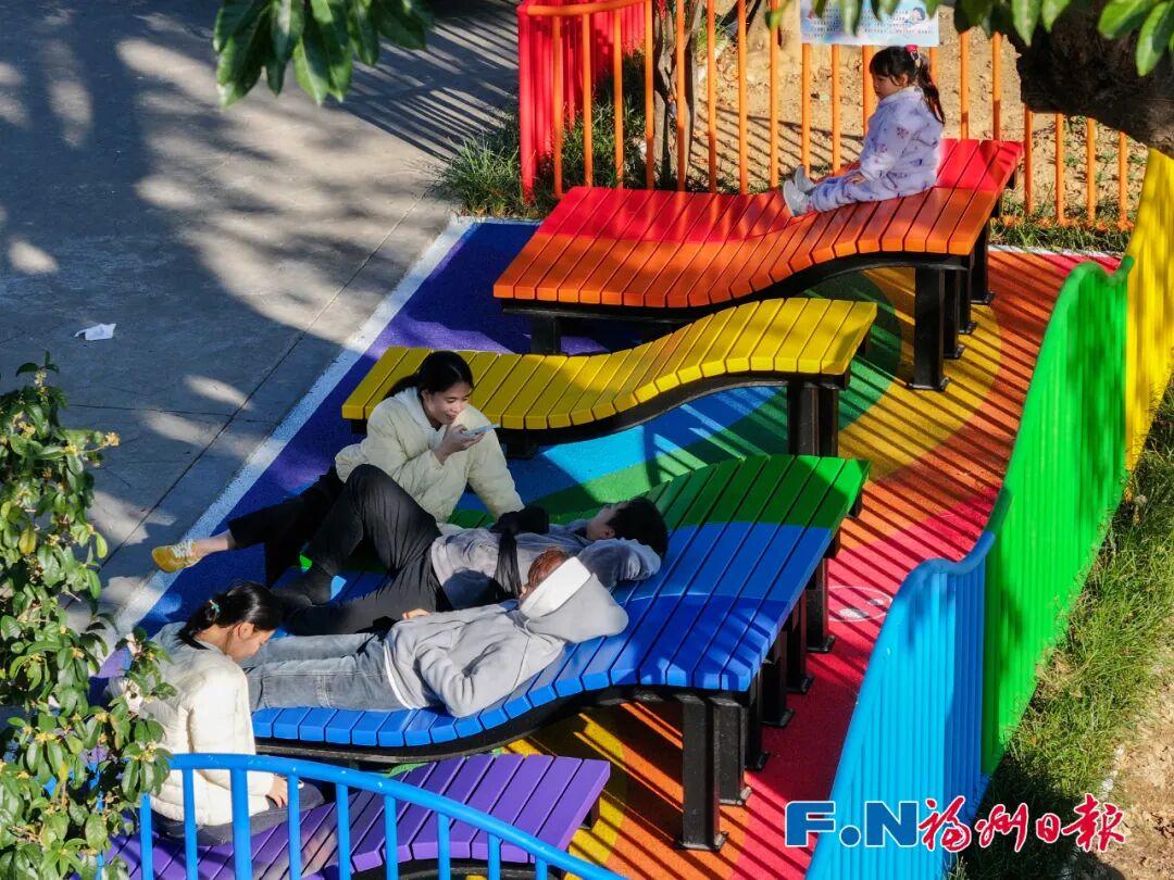 地铁直达！福州知名公园大升级！七彩“躺平椅”火了！