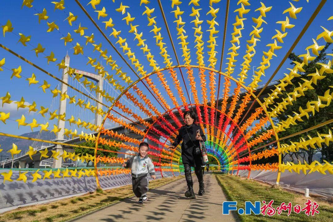 地铁直达！福州知名公园大升级！七彩“躺平椅”火了！