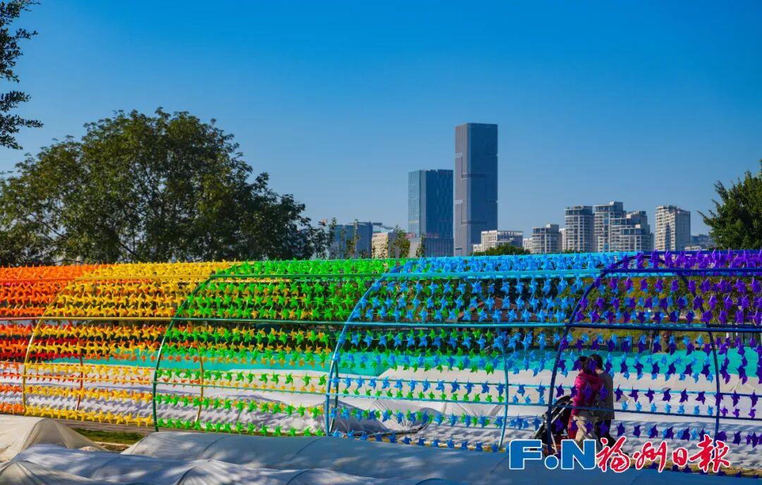 地铁直达！福州知名公园大升级！七彩“躺平椅”火了！