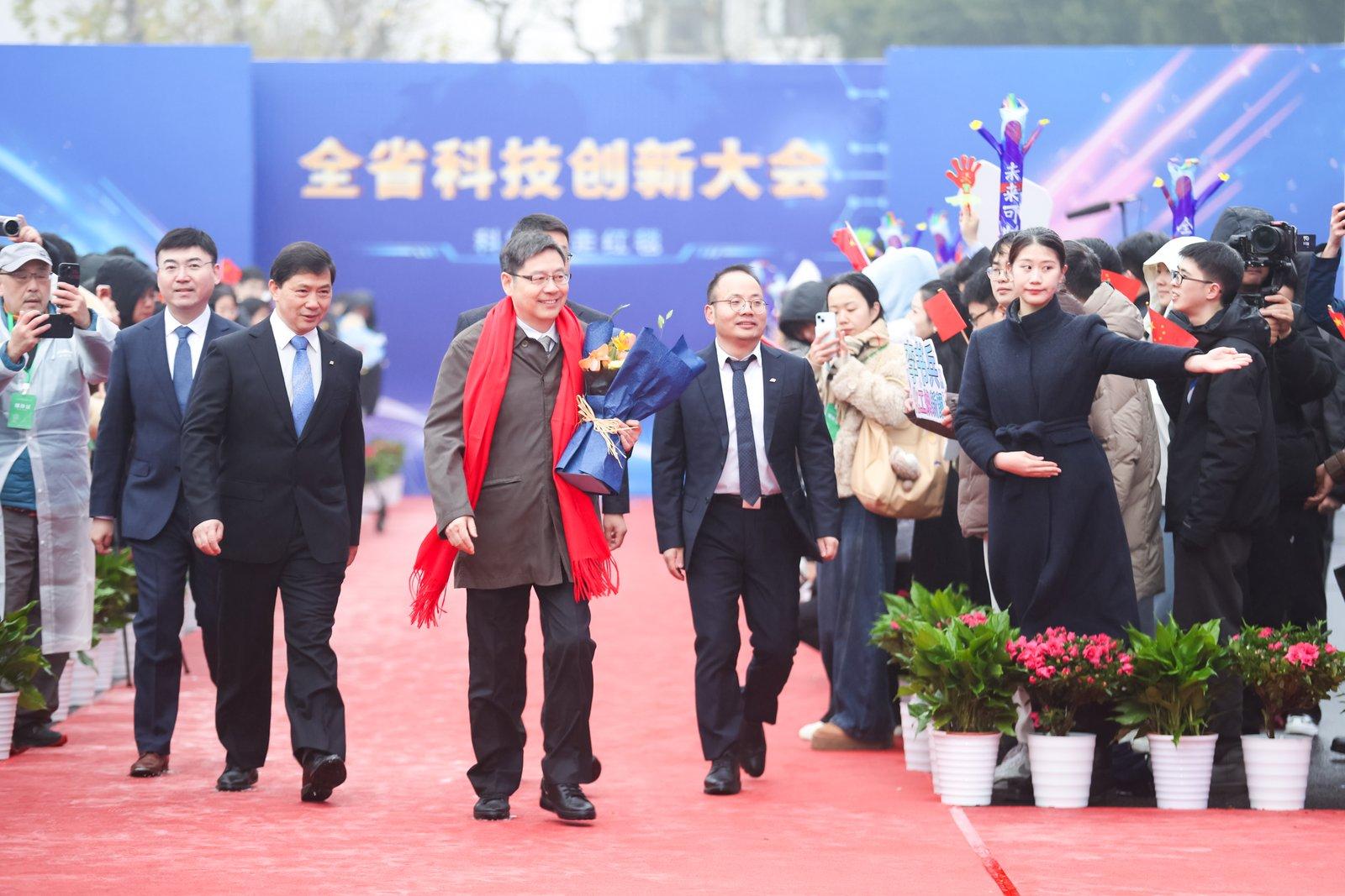 牢记总书记的嘱托丨一场科创赛道的“万马奔腾”