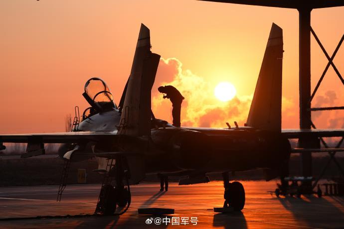 多架战机遨游空天，氛围感拉满！