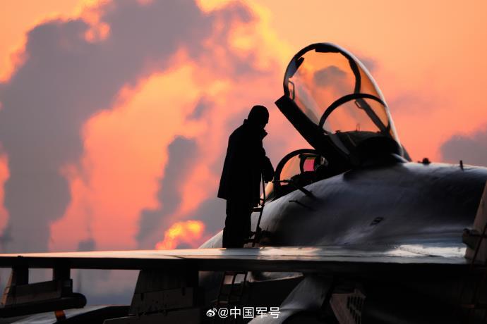 多架战机遨游空天，氛围感拉满！