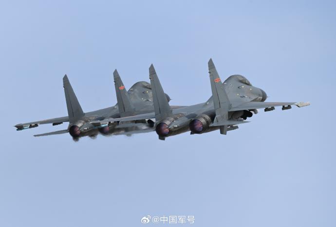 多架战机遨游空天，氛围感拉满！