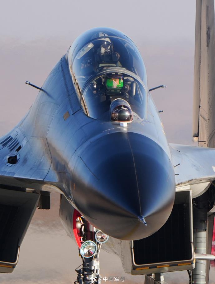 多架战机遨游空天，氛围感拉满！