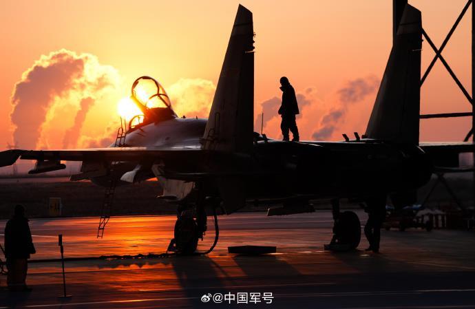 多架战机遨游空天，氛围感拉满！