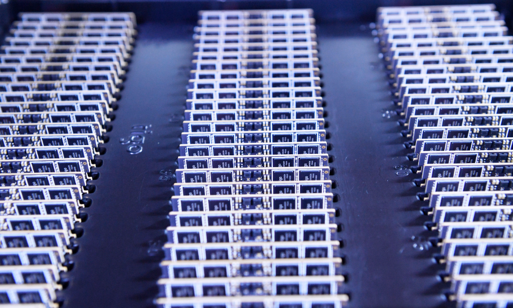 价格飙升！内存条何以成“抢手货”？