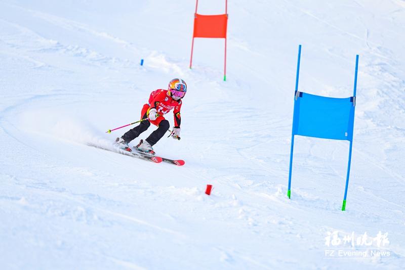 福州八岁女孩追梦冰雪赛场 摘得福建首枚青少年滑雪全国大赛金牌