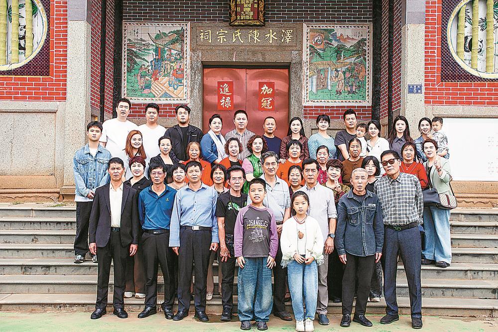 跨越万水千山 侨胞终圆两代人寻根梦