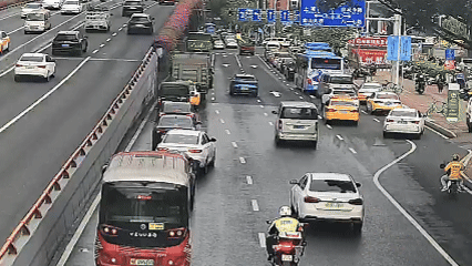 市民突发心脏病 福州铁骑为患者抢出生命通道