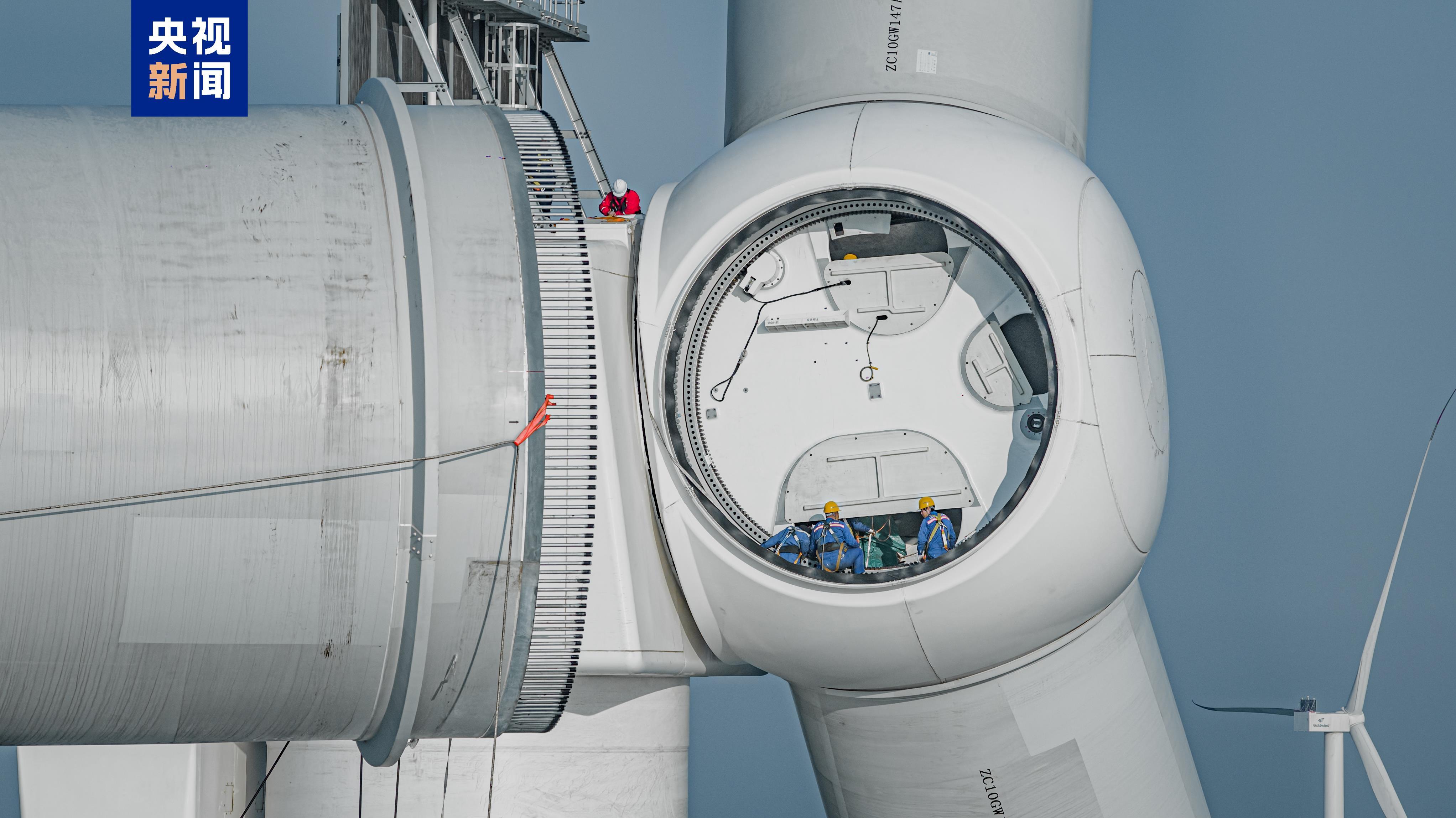 全球首台20兆瓦海上风机在福建海域完成吊装