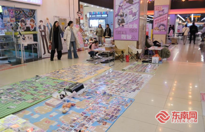 你身边的绿色：从淘“吧唧”到租相机，二手流通新风正盛