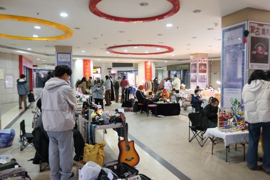 你身边的绿色：从淘“吧唧”到租相机，二手流通新风正盛