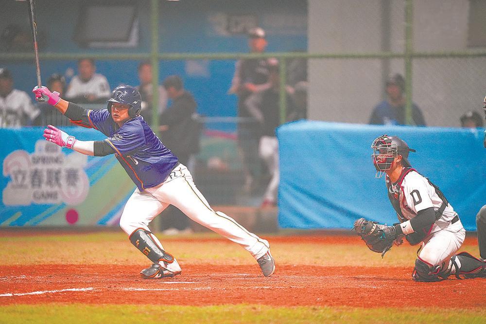 福建：一“球”连两岸 挥“棒”向未来