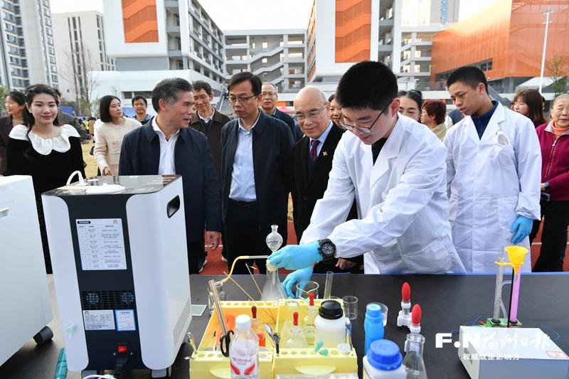 鼓楼举办科艺嘉年华 让国防科技“活”起来