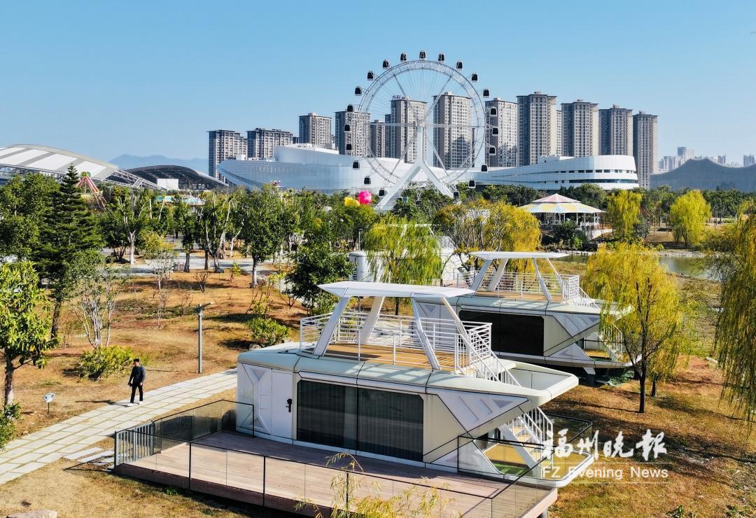 旗山湖公园12座“太空舱”试营业