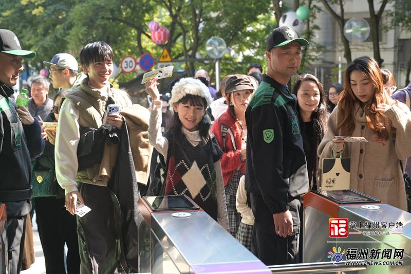 新晋顶流！福州熊猫世界开园 软萌暴击来袭！