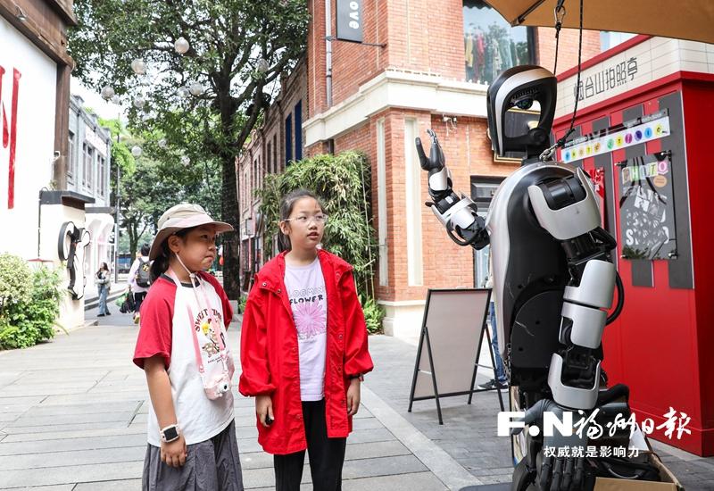 喜迎2026年福州市两会｜市数据管理局：乘“峰”起新潮　加“数”向未来