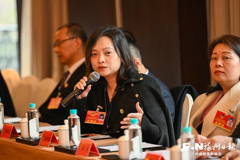 市政协委员分组讨论常委会工作报告和提案工作情况报告等