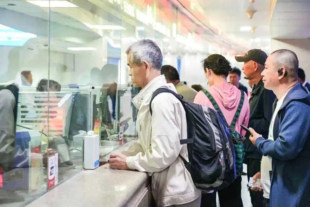 铁路部门推出老年旅客电话订票服务 铁路部门推出老年旅客电话订票服务