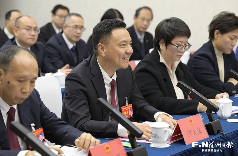 市人大代表分组审议政府工作报告等7项报告和草案