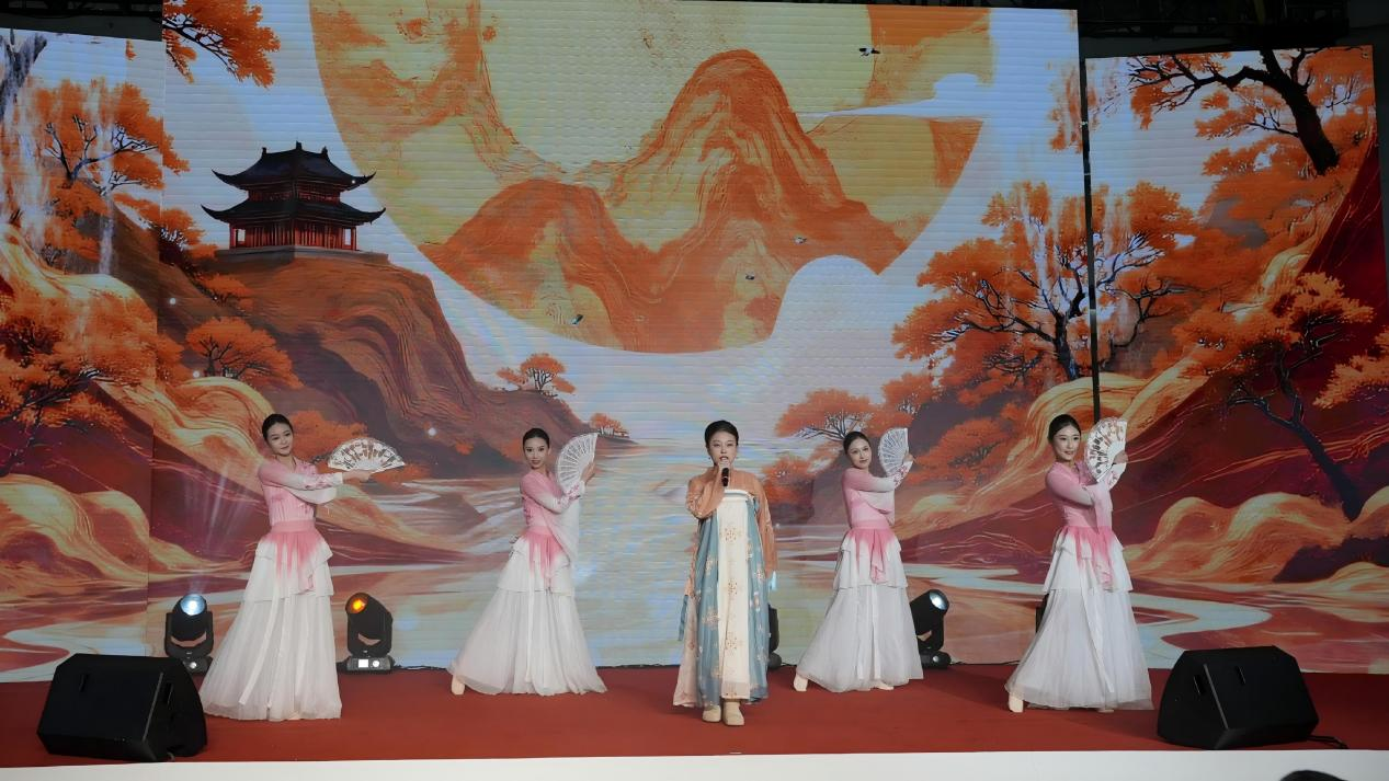 新海航“飞飞乐”周二幸运夜现金抽奖活动走进福州机场