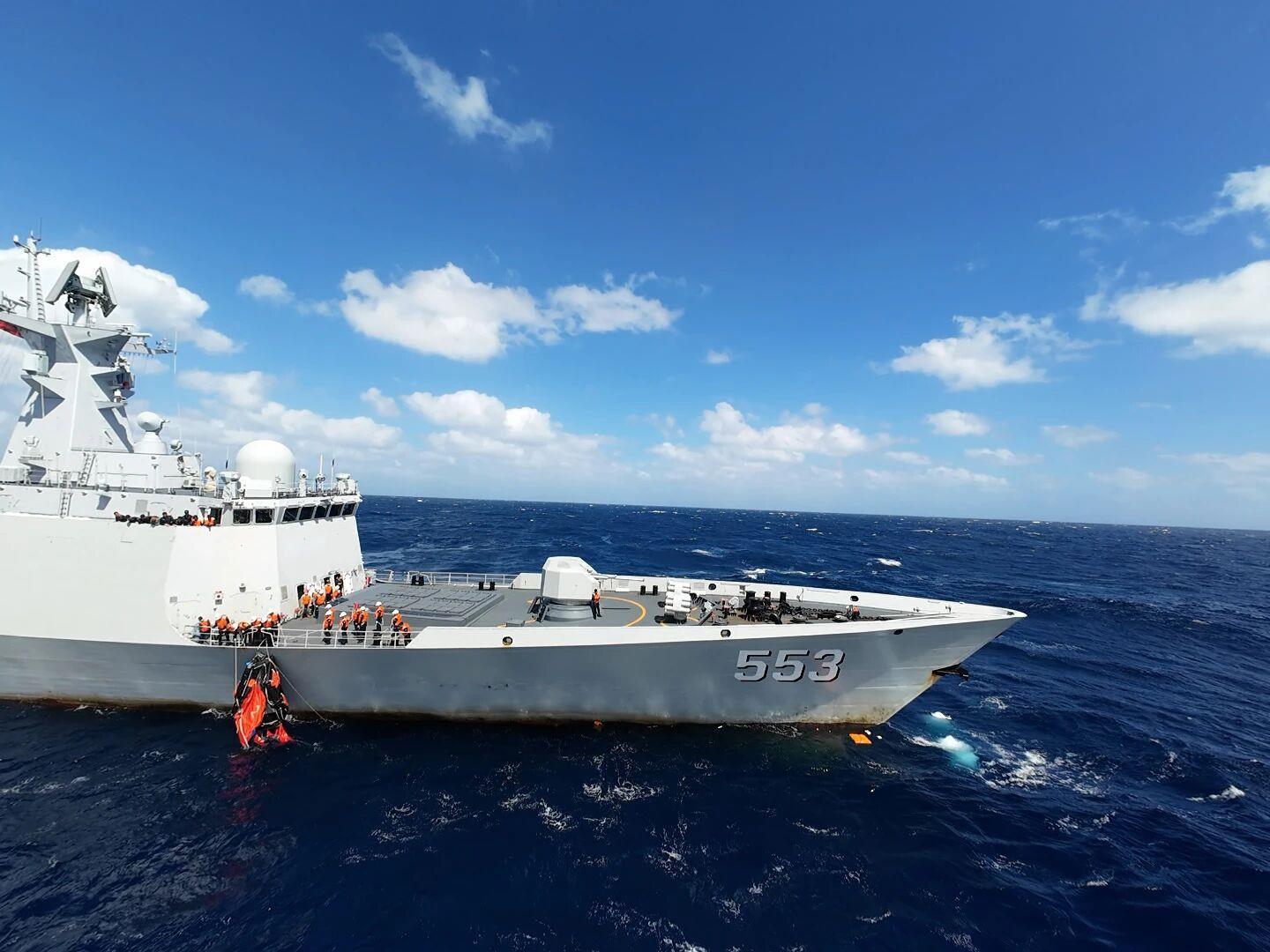 现场画面公开！南部战区海军紧急救援外籍货轮