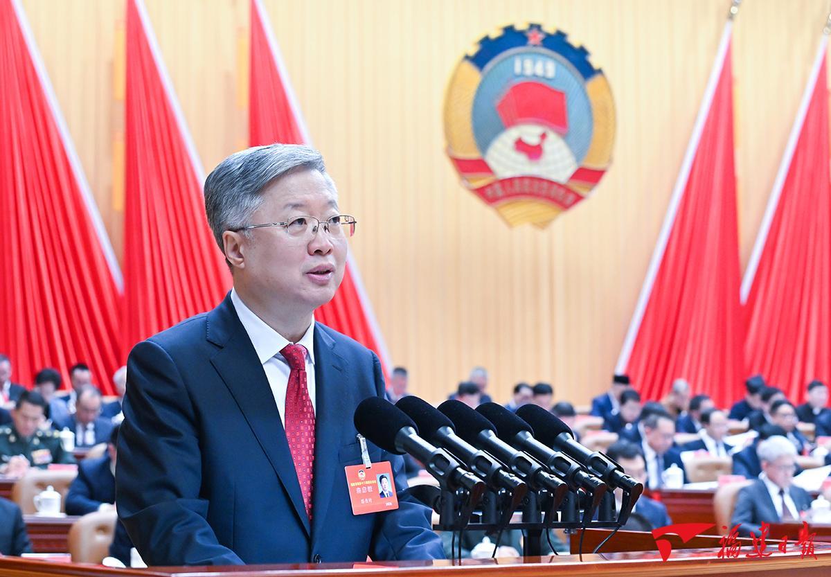 省政协十三届四次会议在榕开幕