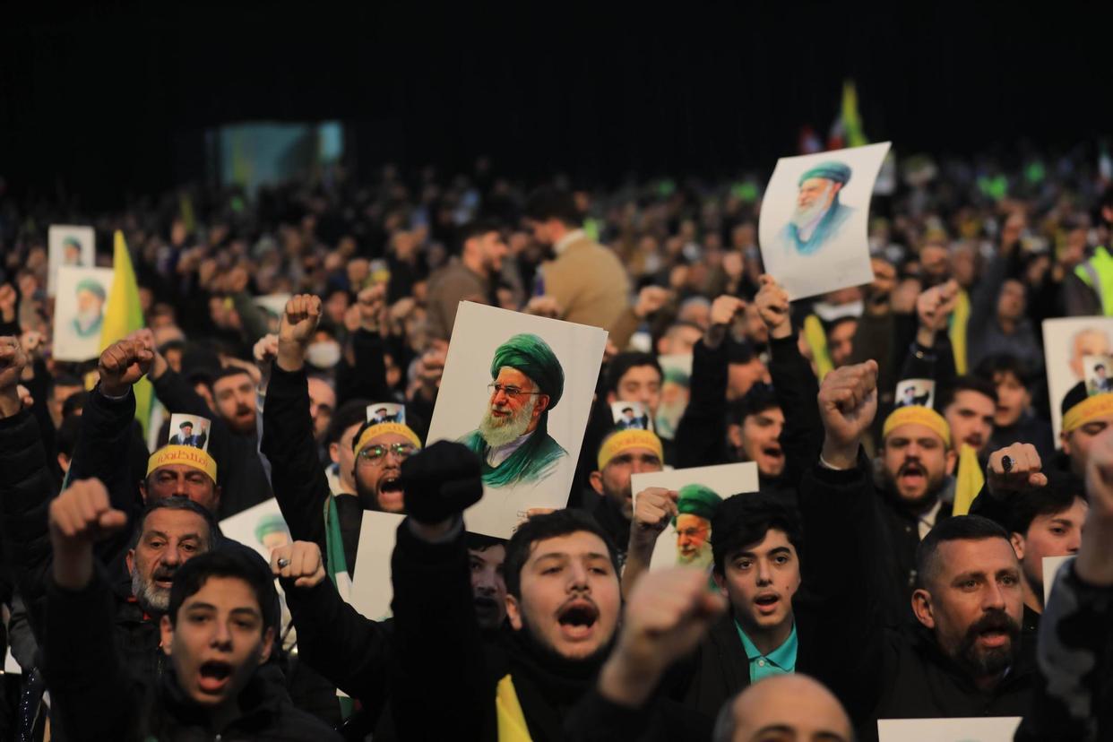 美航母舰队逼近 伊朗及盟友发严厉警告