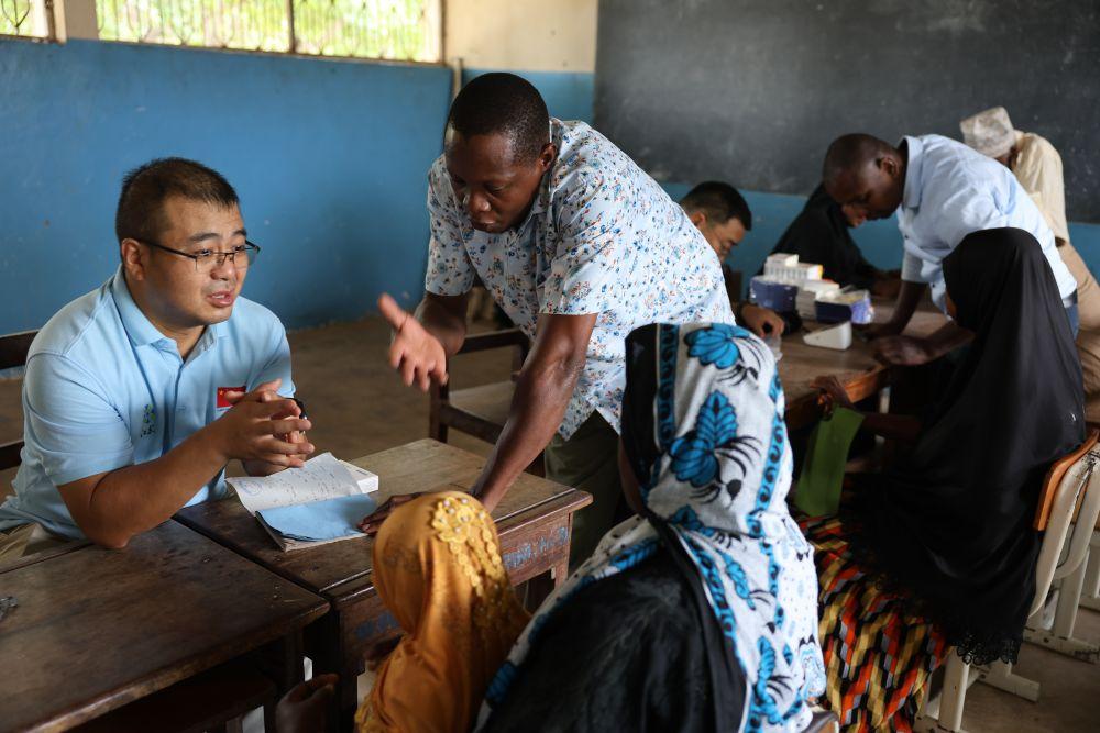 走过峥嵘岁月 共赴现代化新征程——习近平主席复信津巴布韦老战士寄语中非友好续写新篇