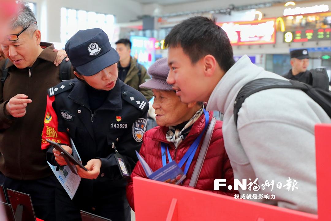 福州：铁警护航春运路 平安温暖伴归途