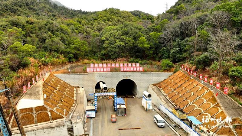 福州港后铁路建设取得关键进展 一天实现“双贯通”