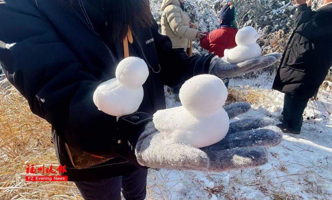 福州男孩发烧到39.1℃！他去东北见到雪太兴奋，吃了几口……