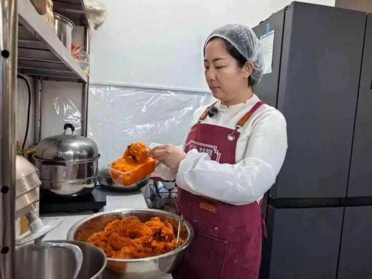 90后姑娘做花饽饽 最贵一个卖1.8万元