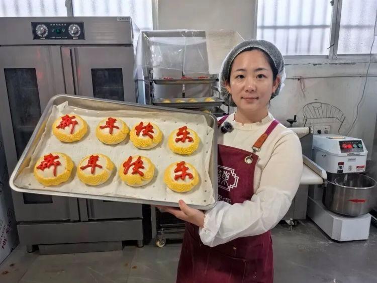 90后姑娘做花饽饽 最贵一个卖1.8万元