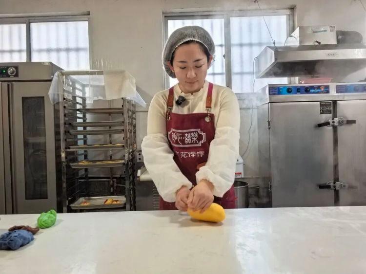 90后姑娘做花饽饽 最贵一个卖1.8万元