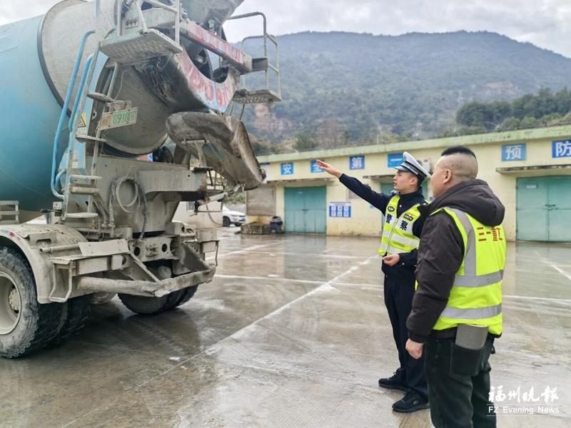 福清公安筑牢春运安全防线