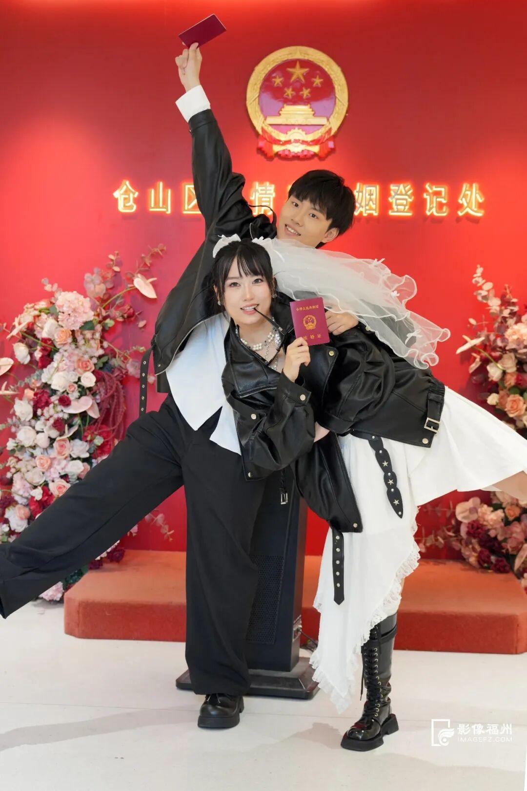 太甜了！“马”上领证！