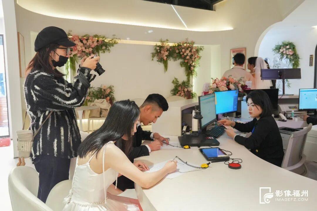 太甜了！“马”上领证！