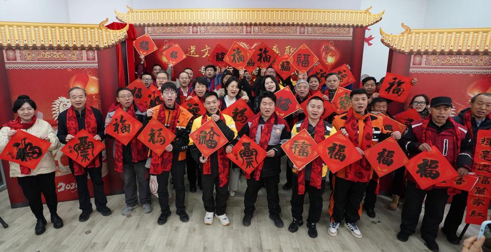 时政微观察丨欢欢乐乐过好年