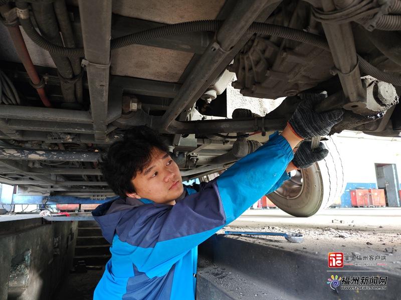 新春走基层｜“05后”“公交医生”的首次春节值守